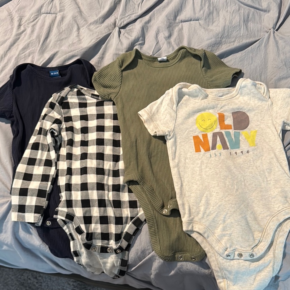 Old Navy Kids One Piece Set - Black, Green, Gray